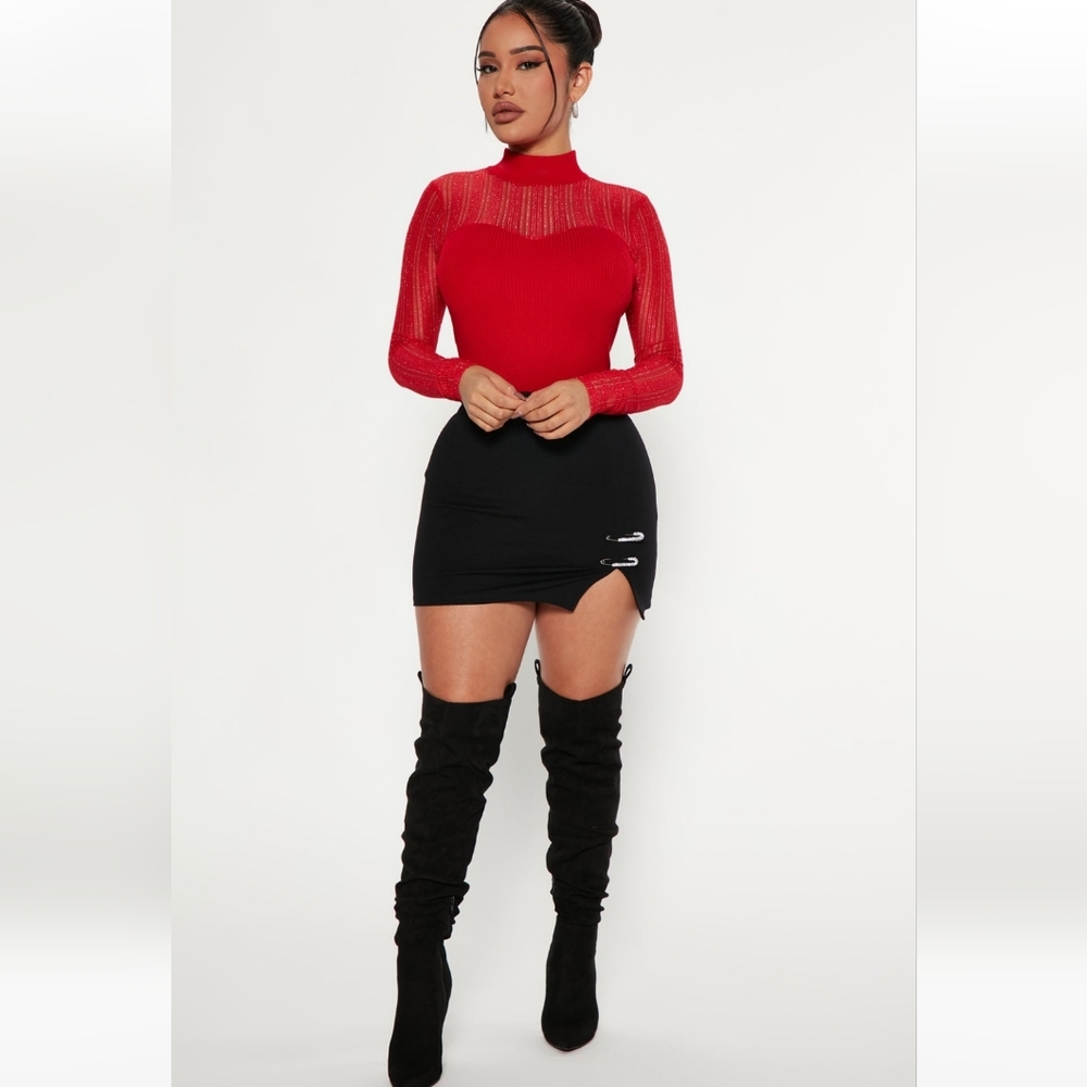 New with Tags NWT Fashion Nova Red Turtle neck Sweater Size L Shimmer